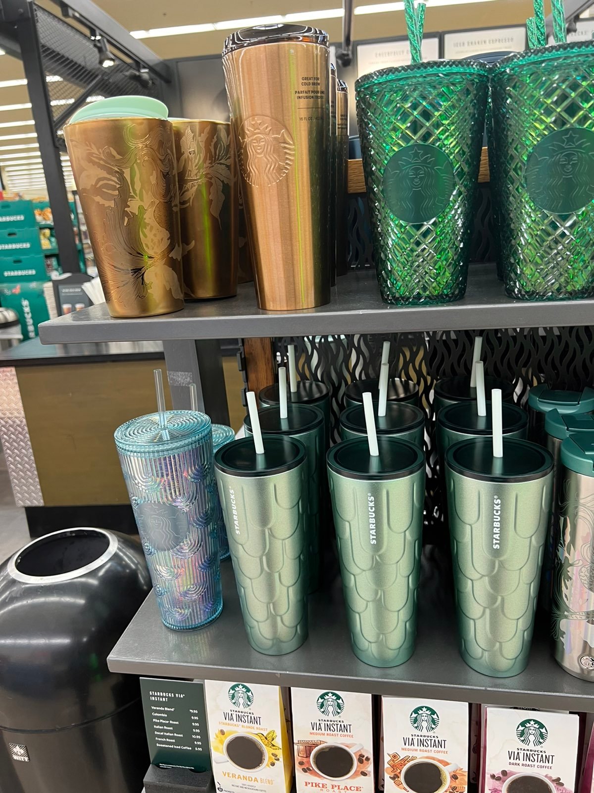 Stabucks cups!