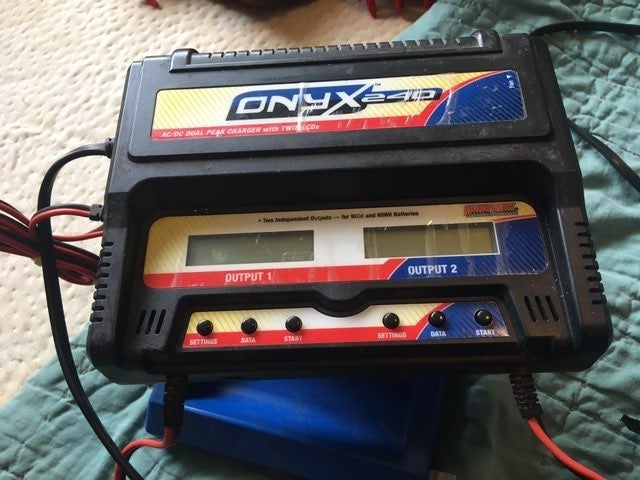 Duratrax Onyx 240 AC/DC Dual Charger w/L