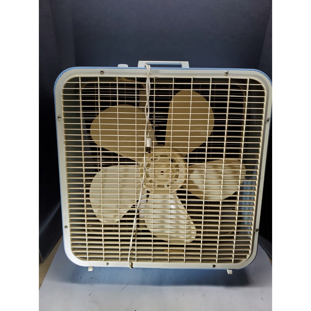 VINTAGE WORKING KMart / Westinghouse Robin Blue Box Fan 22