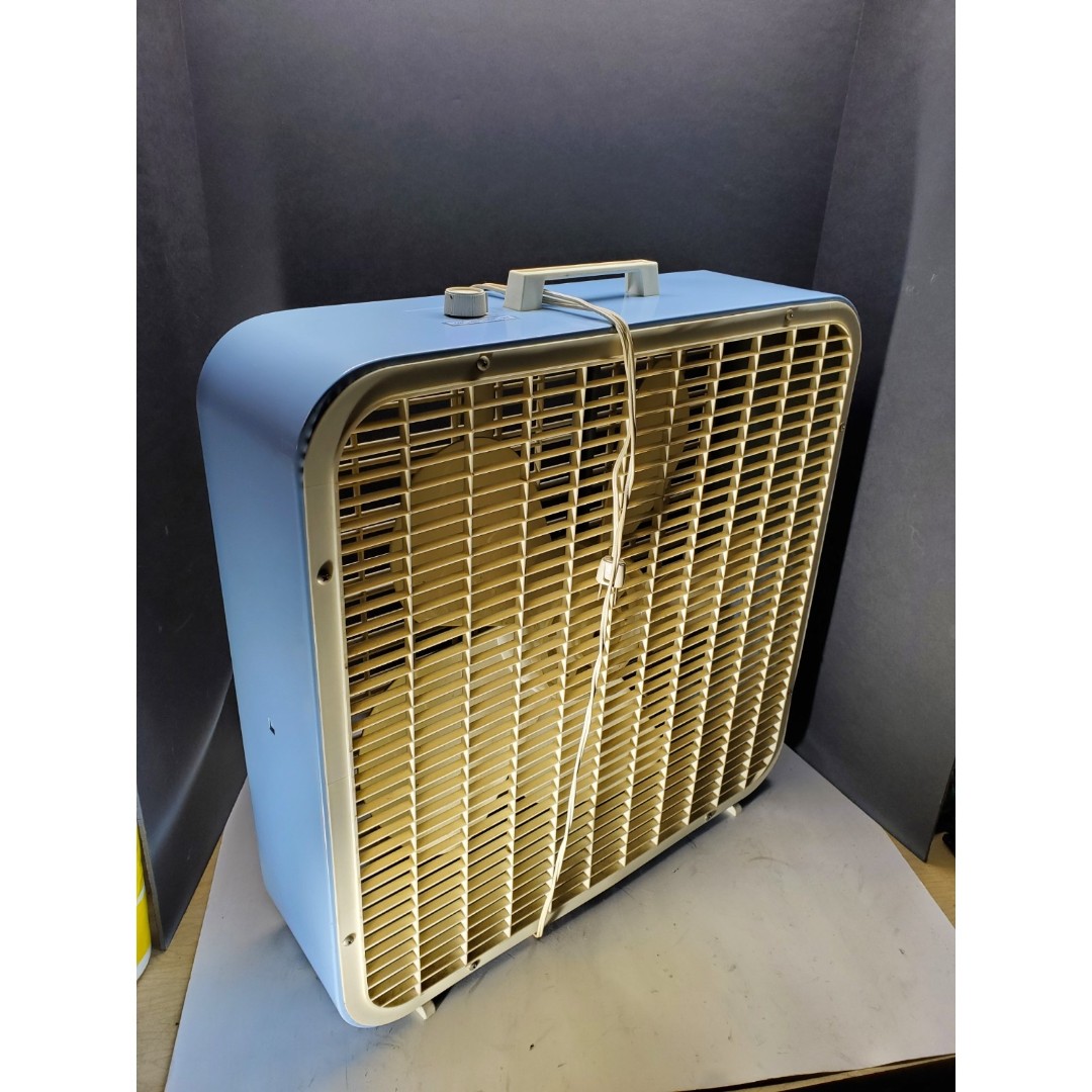 VINTAGE WORKING KMart / Westinghouse Robin Blue Box Fan 22