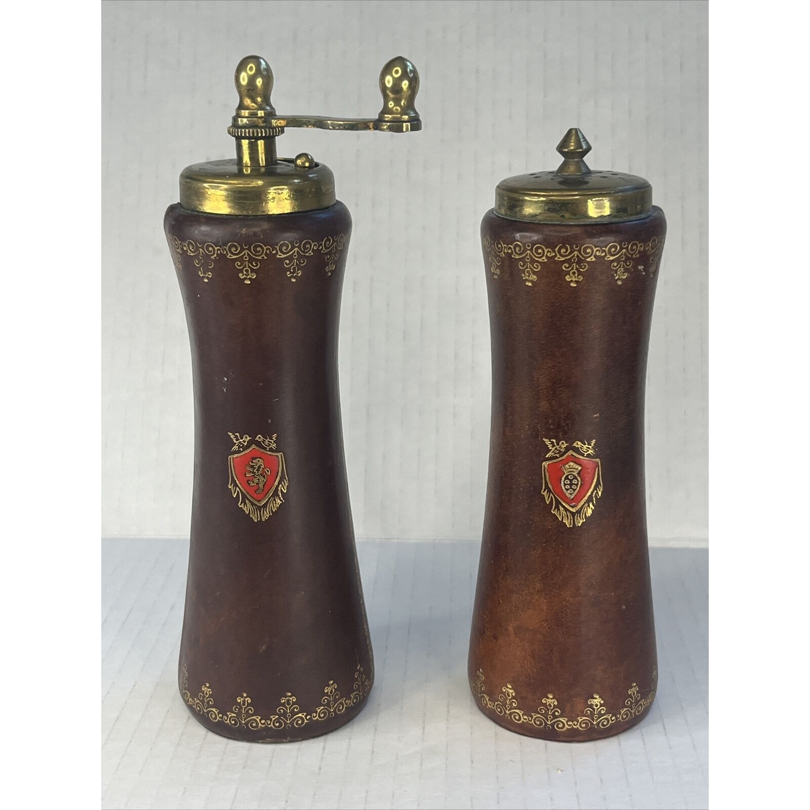 VINTAGE MACINA TEMPERATA BRASS LEATHER SALT SHAKER & PEPPER MILL MADE IN ITALY