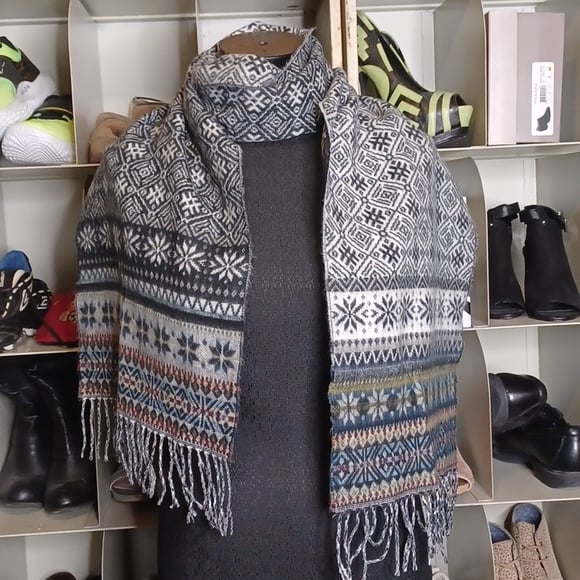 Softer than cashmere? D&Y scarf