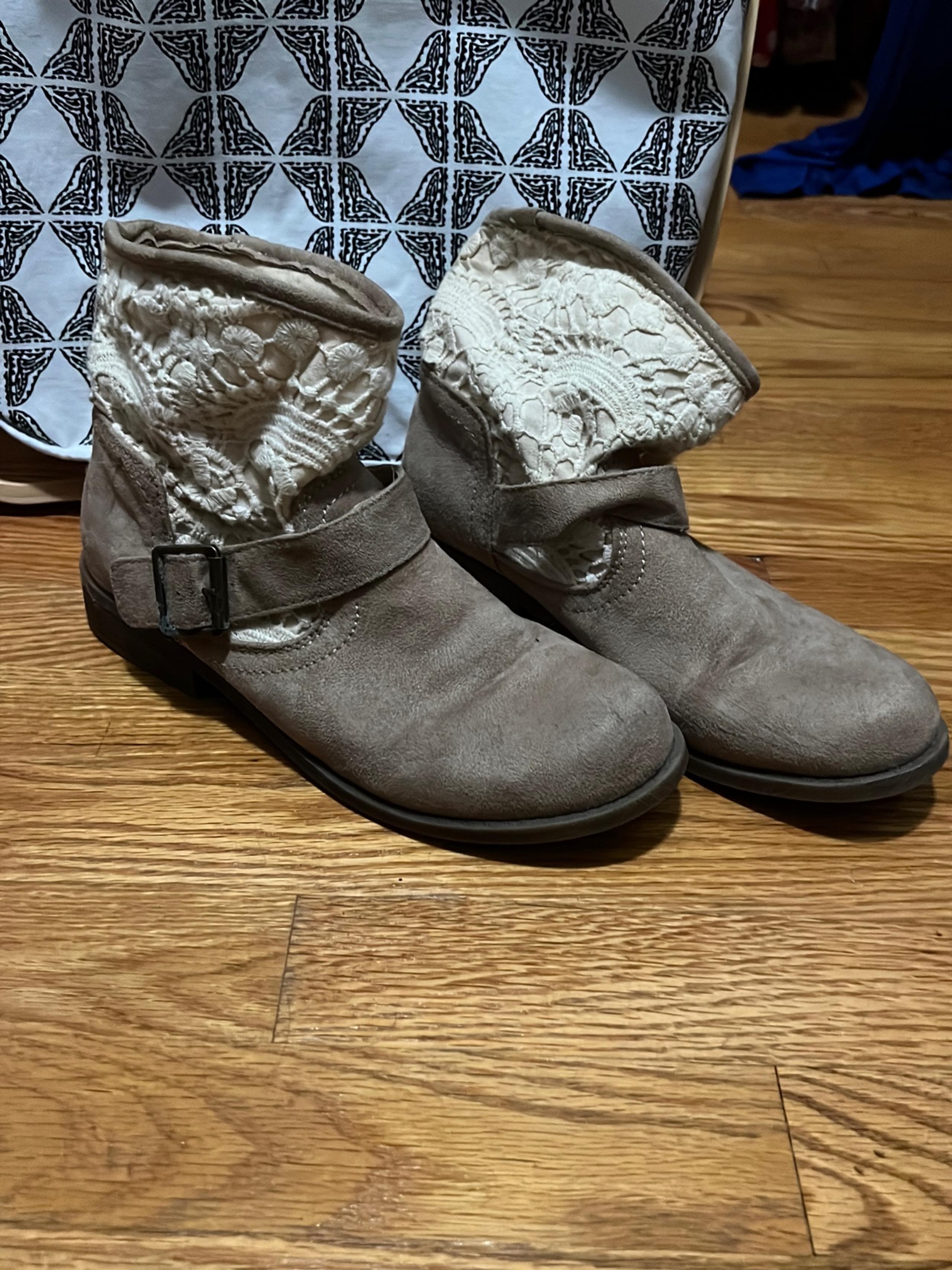 Mudd womens suede/lace Boots- sz 8.5