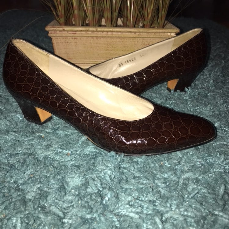 SALVATORE FERRAGAMO Brown Croc Pumps
