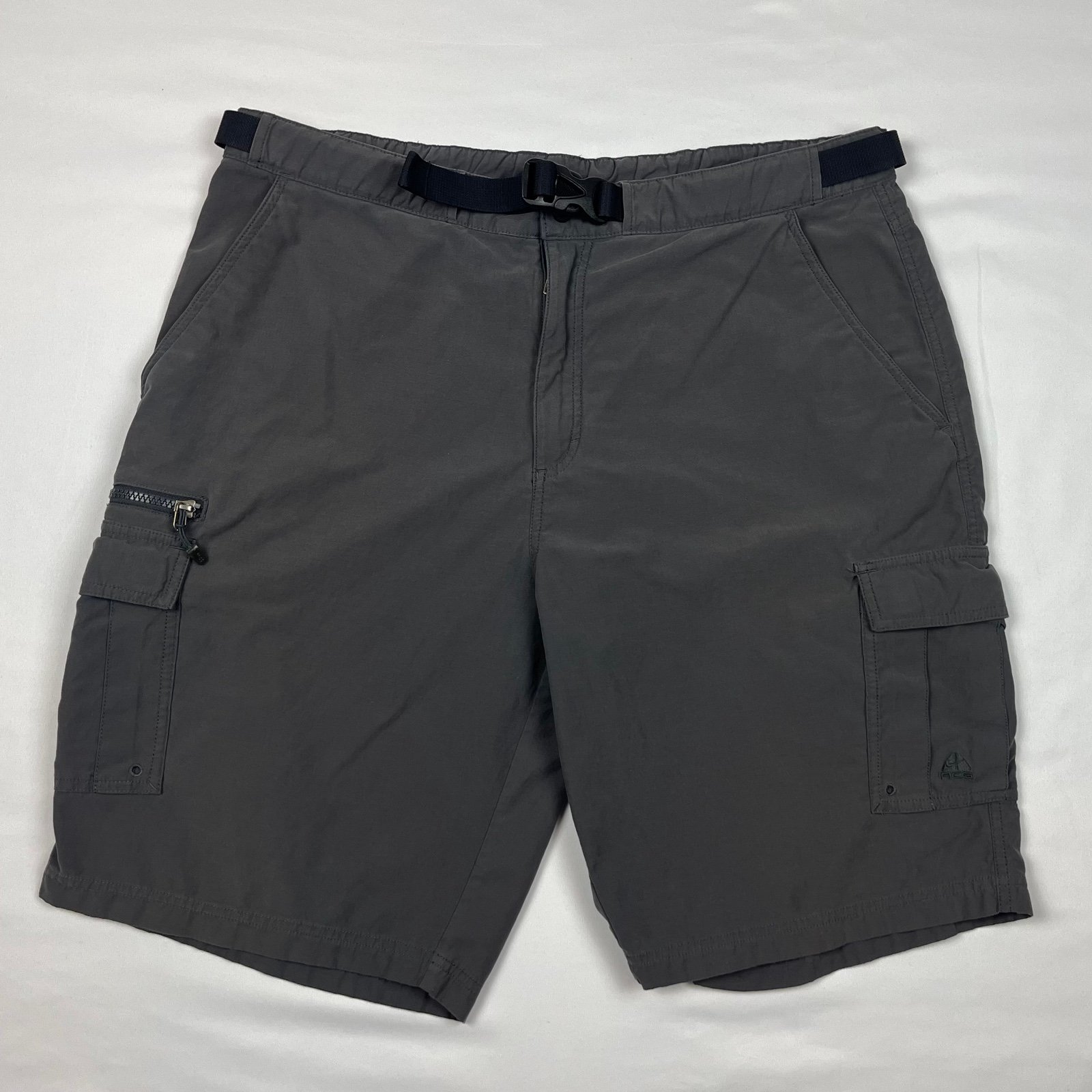 Nike ACG Men’s Belted Cargo Shorts Sz 40 Grey Hiking Classic A2