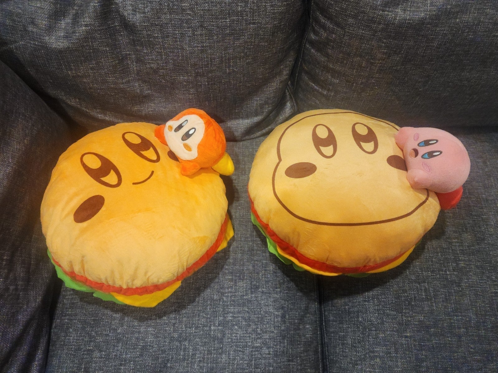 Kirby and Waddle Dee on hamburger plush set