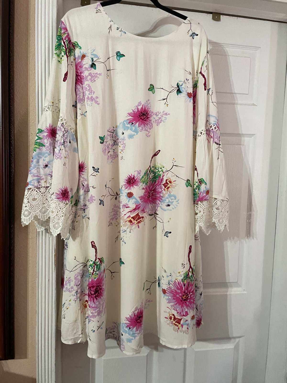 NWT Davi & Dani Floral Cream Dress with Lace Sleeves size 1X K