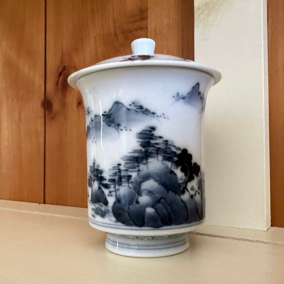 Mountain Motif Yunomi Tea Cup with Lid for Green Tea