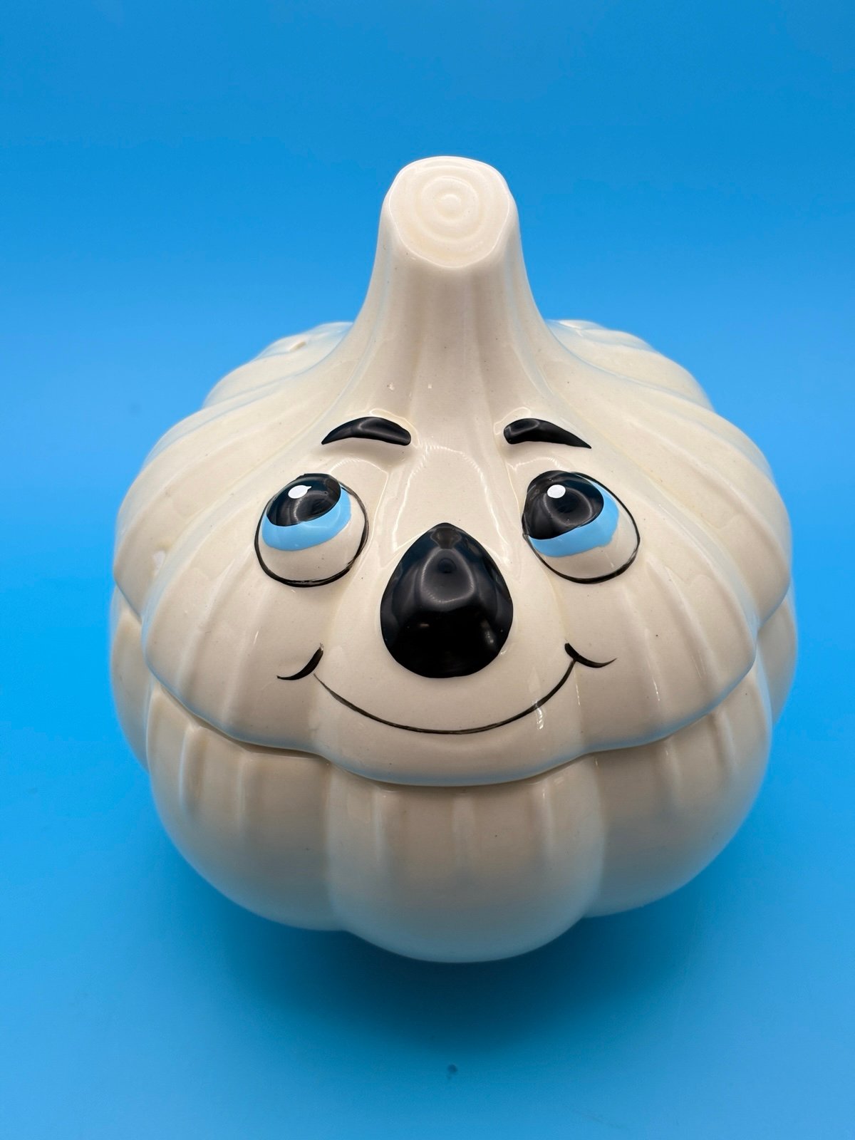 Vintage 1970's Anthropomorphic Ceramic
Garlic Keeper Covered Dish