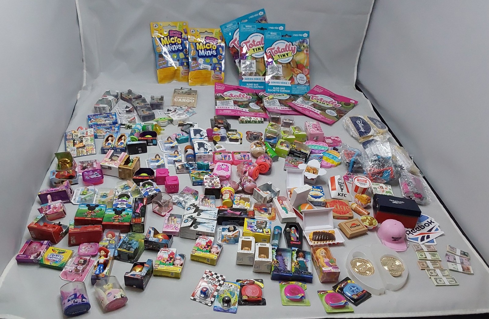 Large Mixed Lot of Zuru Mini Brands 170+ Minis w/ Carrying Case