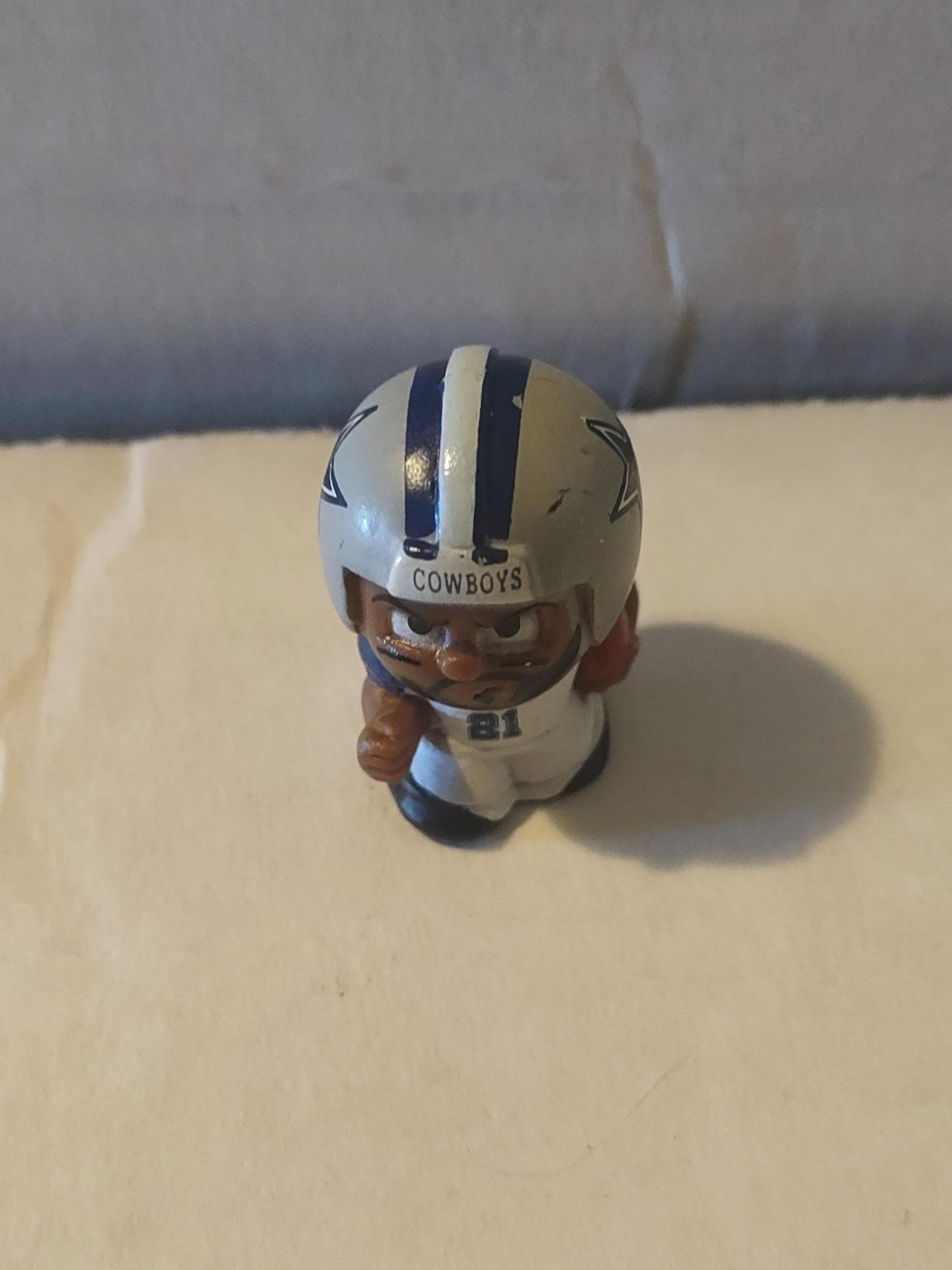 NFL Dallas Cowboys Ezekiel Elliot #21 Teenymates Action Figure