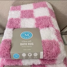1-NWT MARTHA STEWARD PINK CHECKERED BATH MAT/RUG