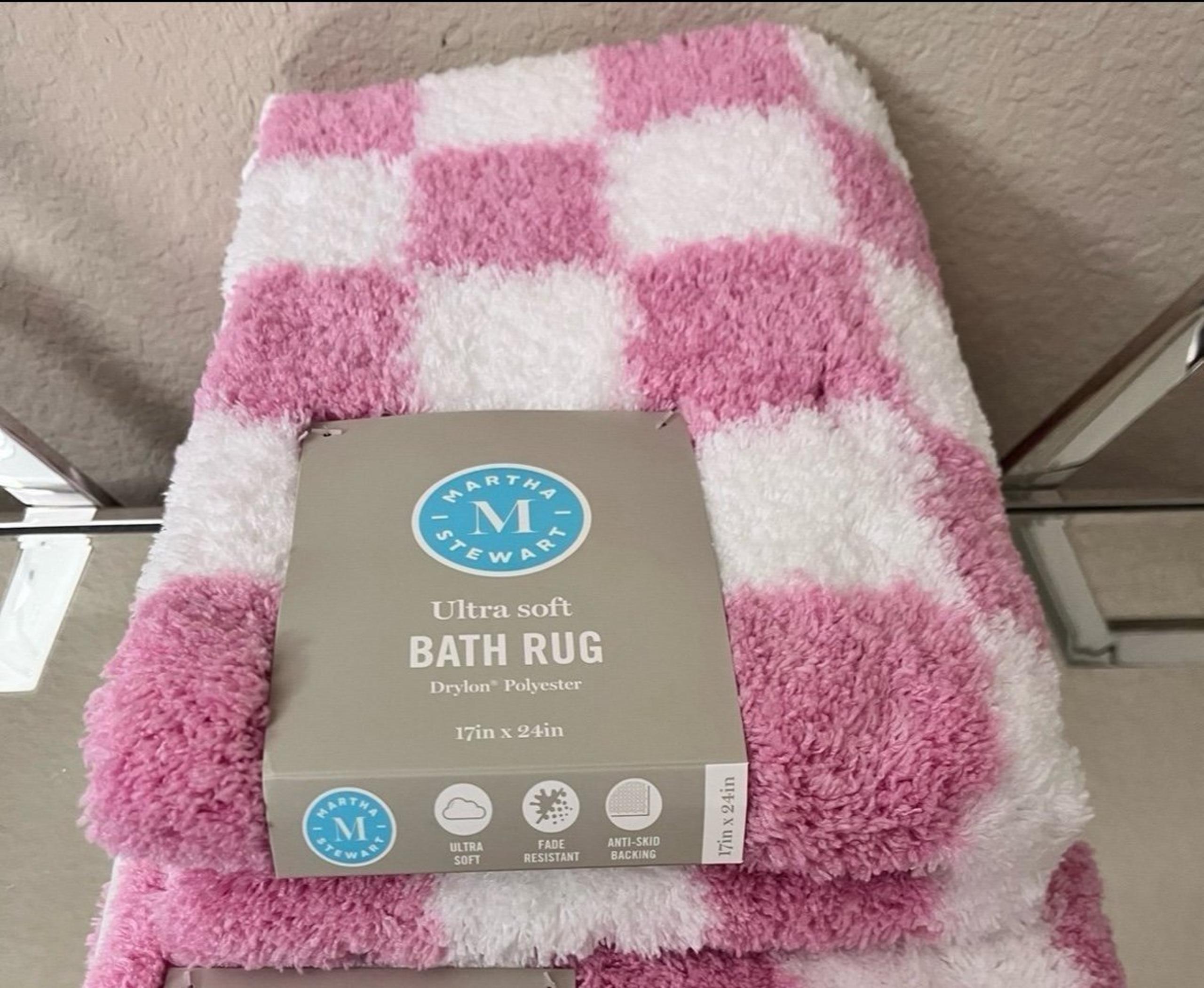 1-NWT MARTHA STEWARD PINK CHECKERED BATH MAT/RUG