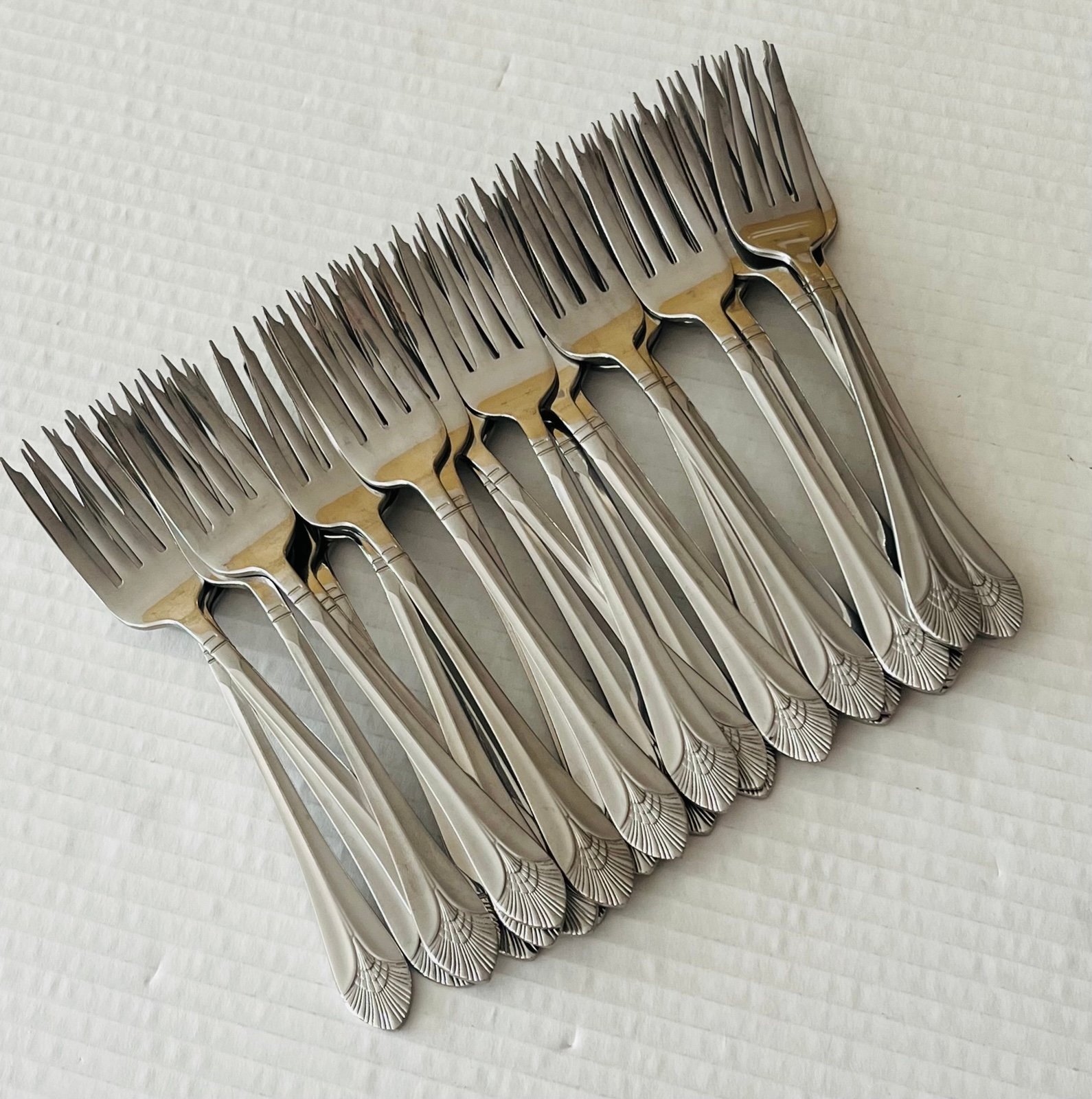 Lot of 30 Salad Forks World Tableware Stainless Metropolitan Pattern Glossy
