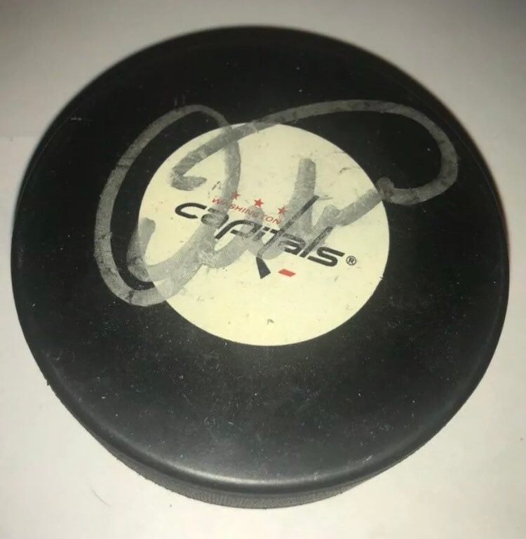 DALE HUNTER SIGNED CAPITALS LOGO PUCK