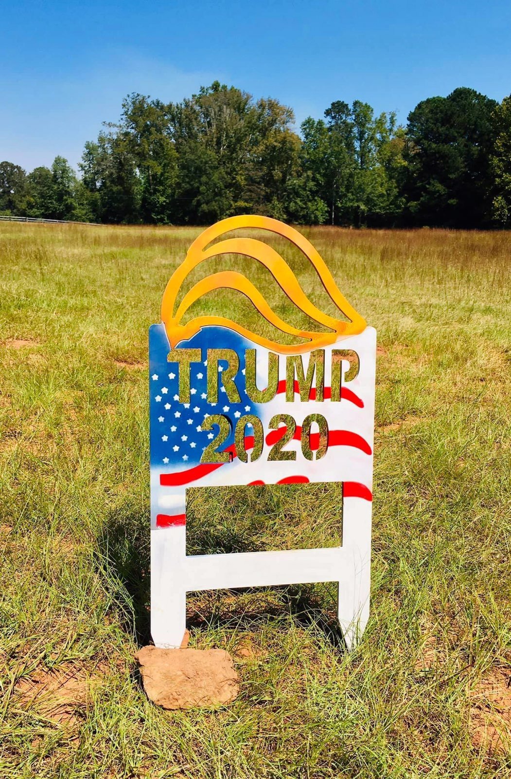 Trump 2020 sign