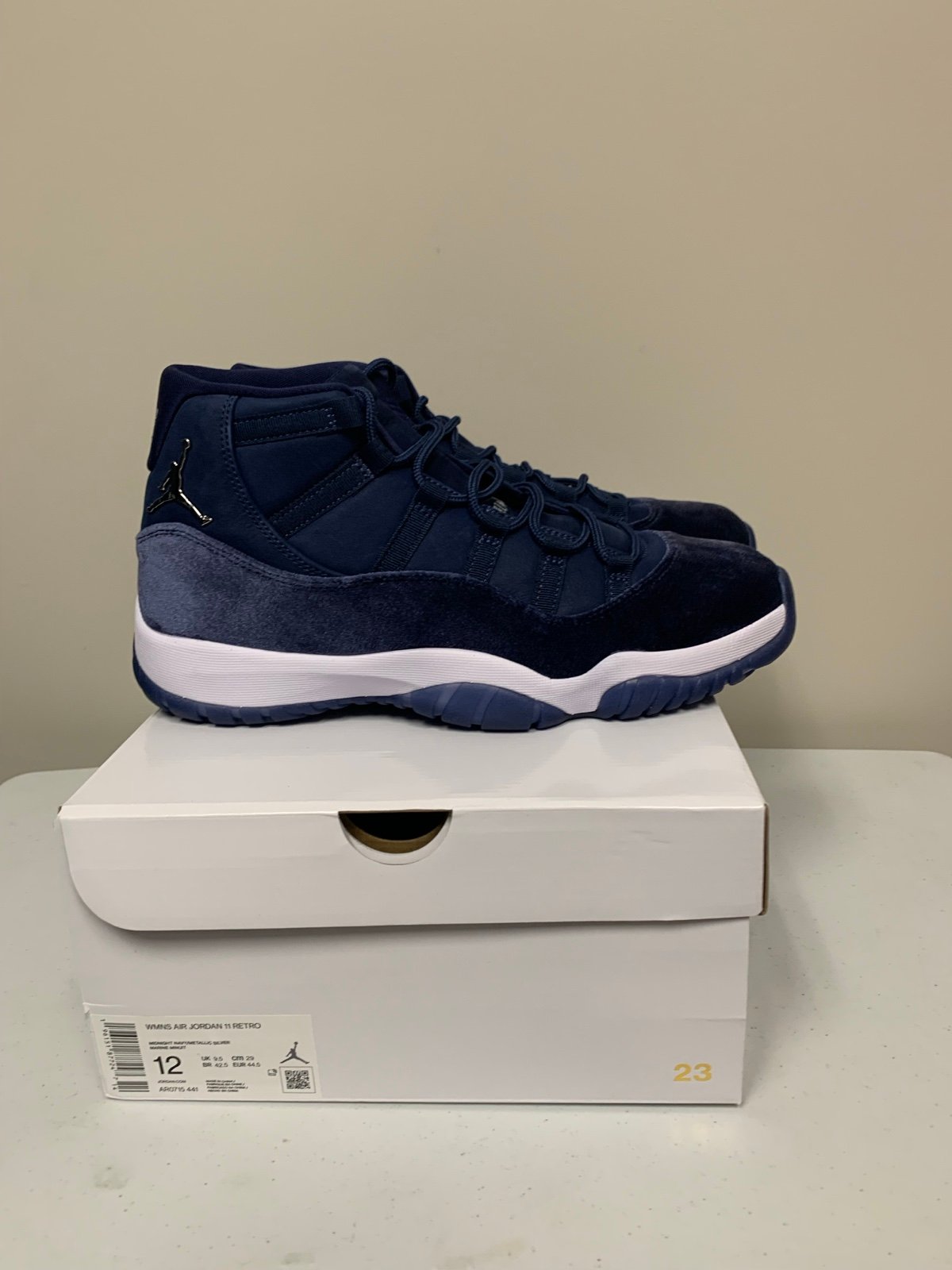 Jordan 11 Retro - Midnight Navy Women’s Size 12