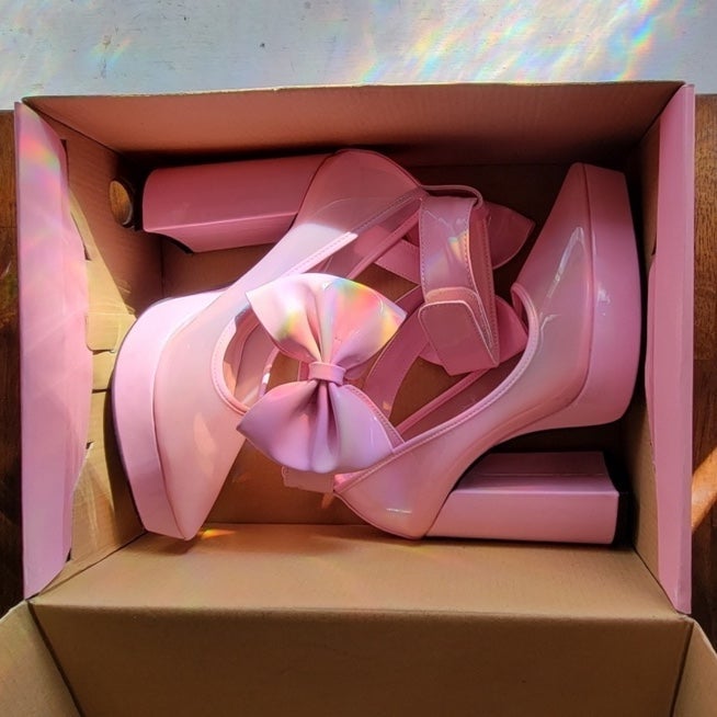Women’s Pink Bow Heels 8