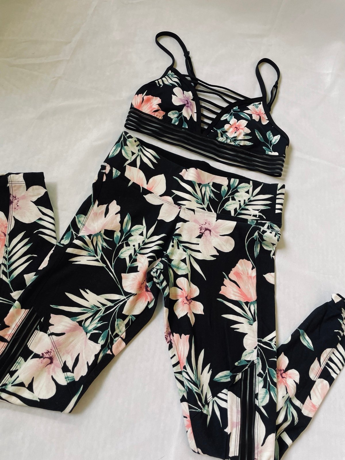 PINK Victoria’s Secret Ultimate sport set