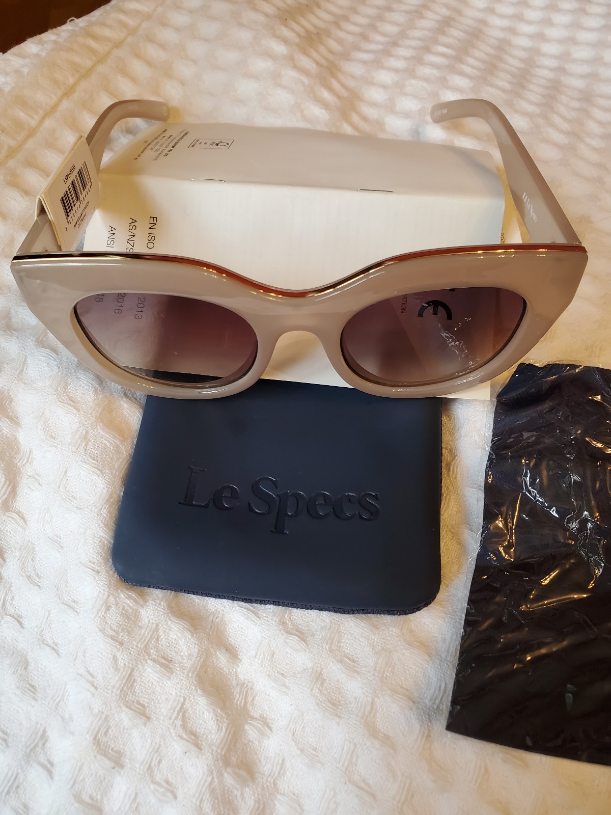 Sunglasses for women le specs