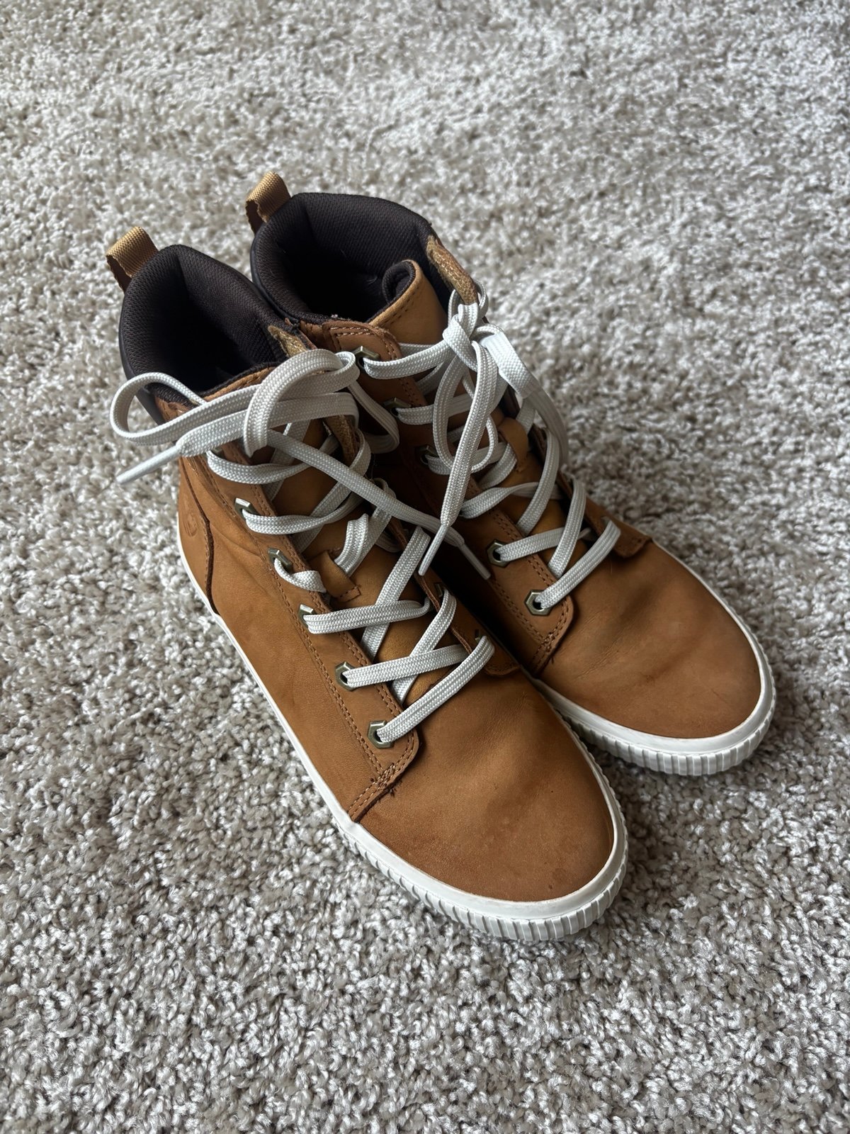 Timberland Women's Skyla Bay 6 Inch Wheat Nubuck Sneaker Boots size 6.5