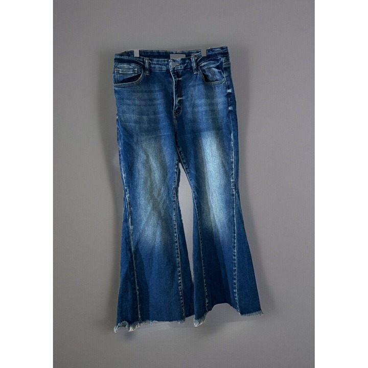 KanCan Signature Kurvy Mid-Rise Super Flare 30 X 28 Jeans Raw hem Style Estilo