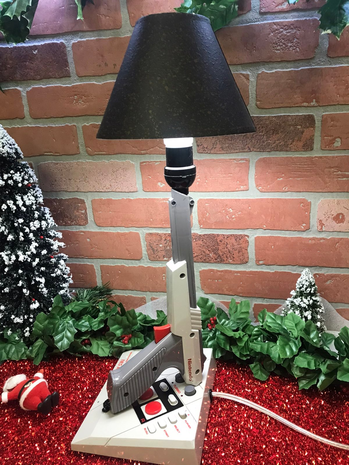 Vintage nintendo NES shooter gamer lamp ( not a toy )