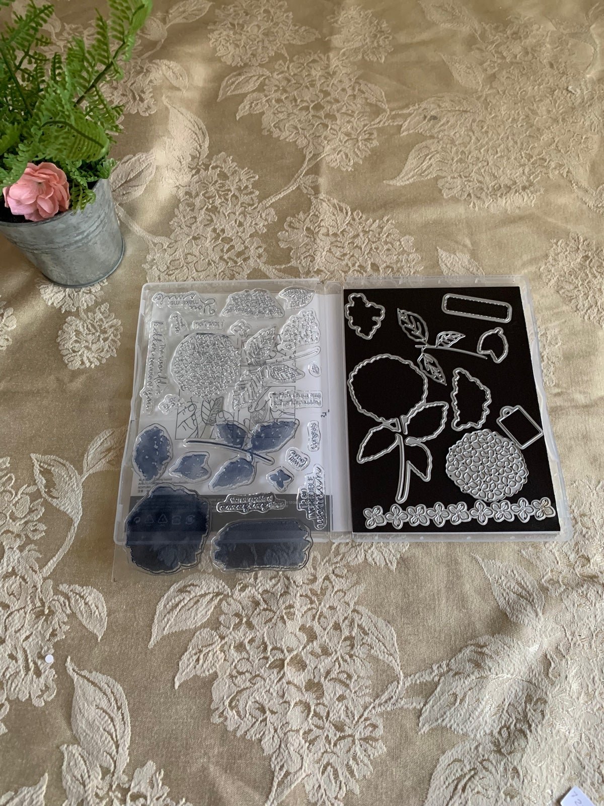 Stampin up! Hydrangea haven photopolymer clear stamp and dies on magnetic sheet