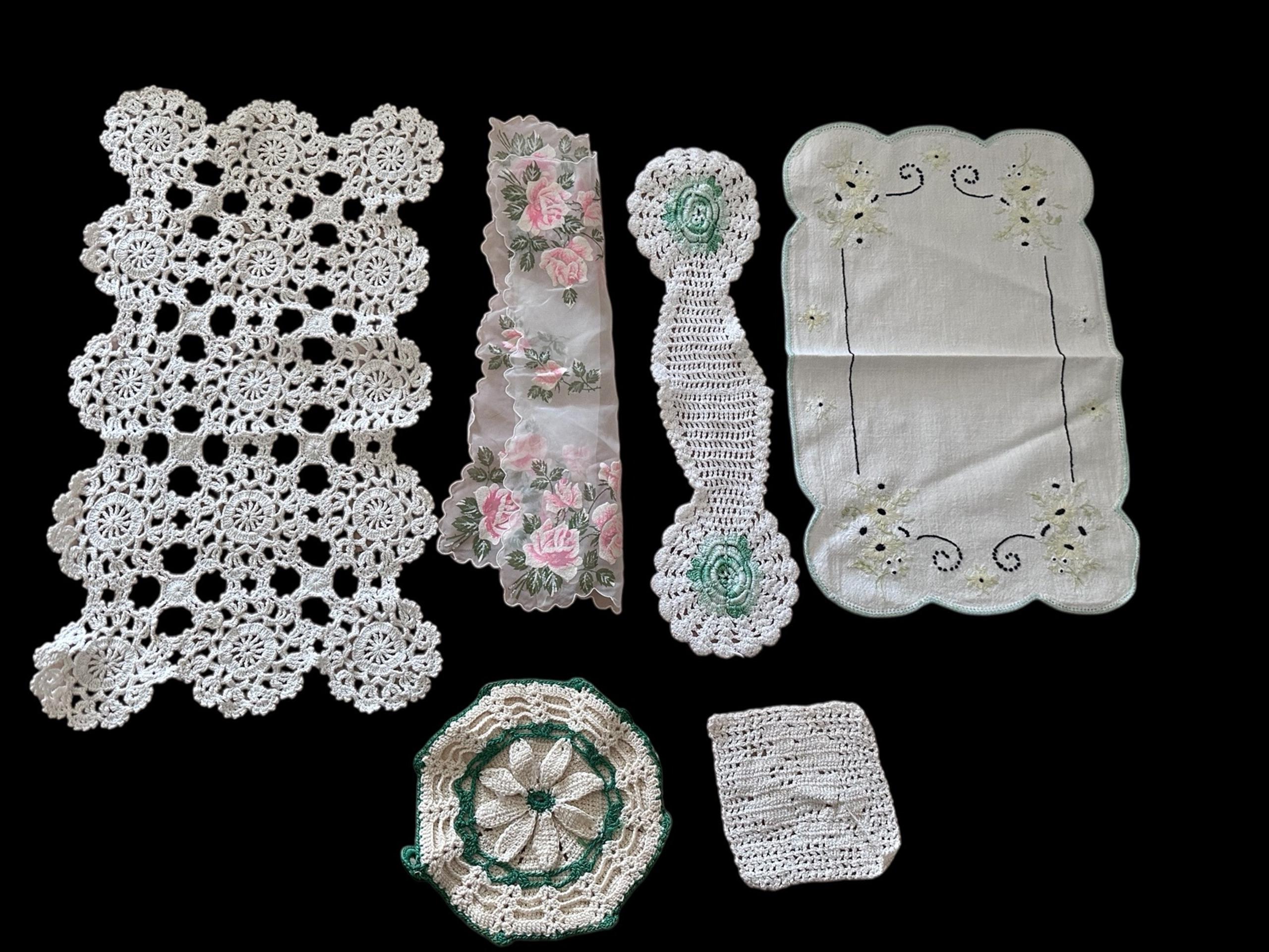 Mismatched Doilies etc Vintage lot of 6
