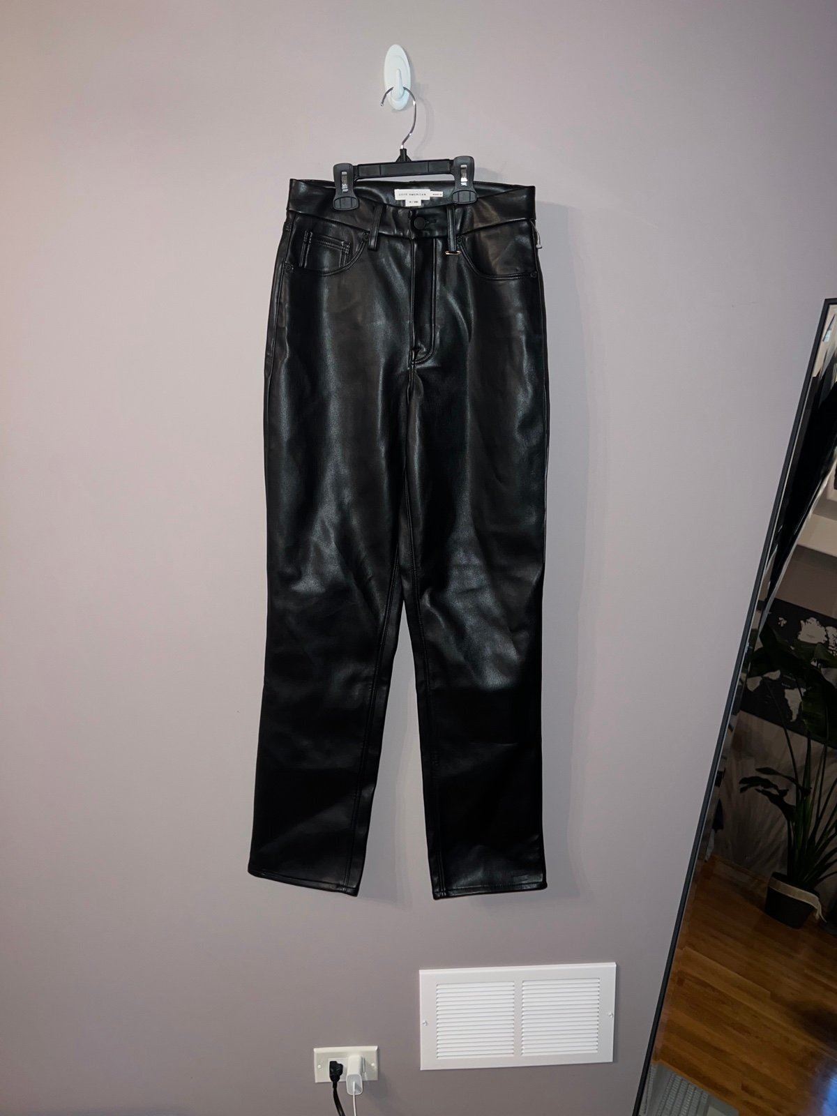2624 NWOT GOOD AMERICAN GOOD ICON FAUX LEATHER straight leg PANTS 6/28 black bla