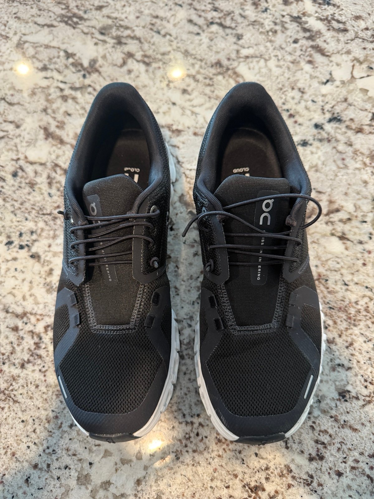 On Cloud Women’s 6 Shoe