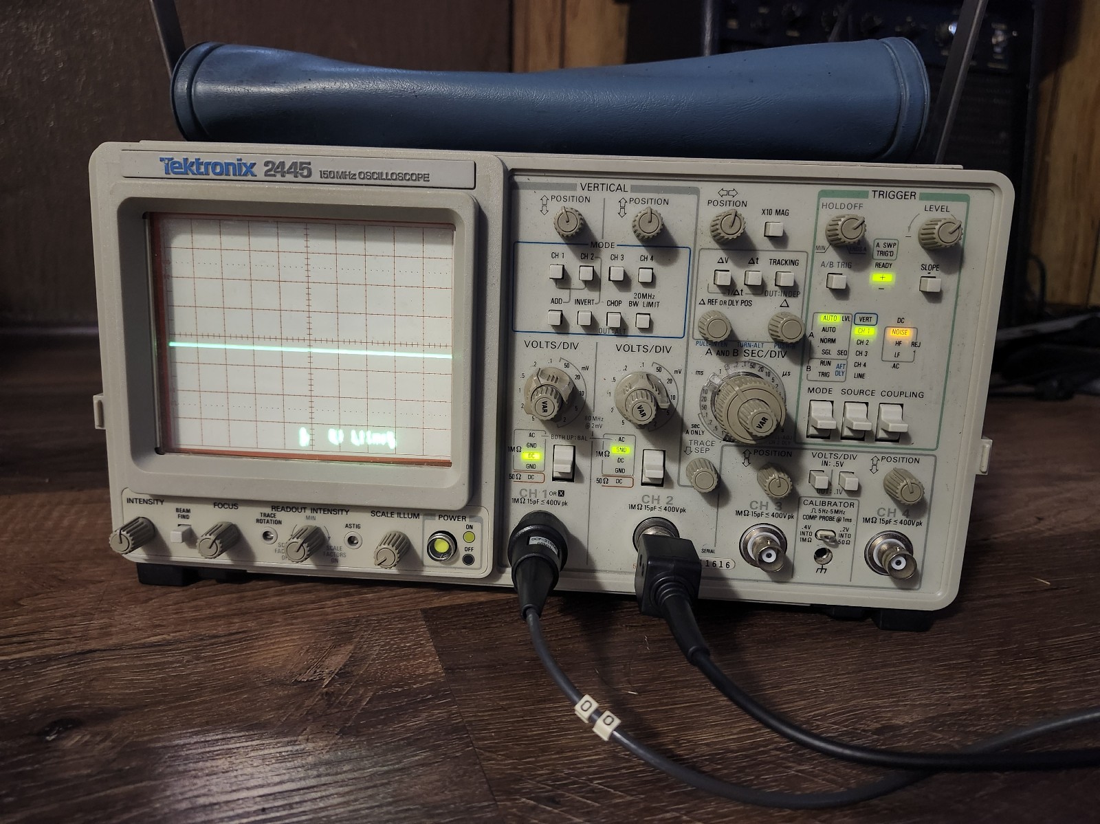 Tektronics 2445 oscilloscope READ