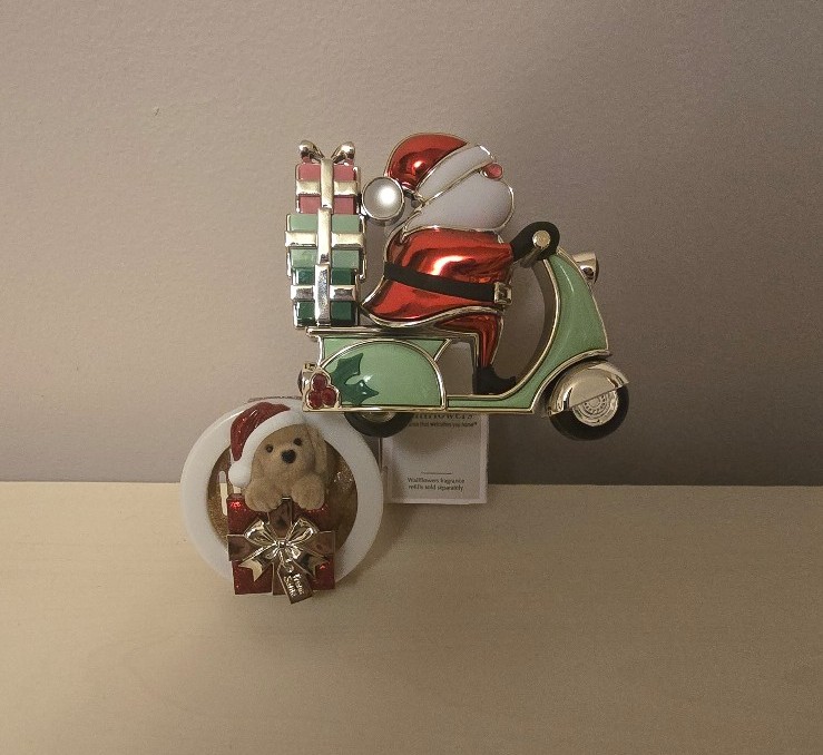 Santa Scooter bath & body works Wallflower Plug and Puppy Present Car Vent Clip