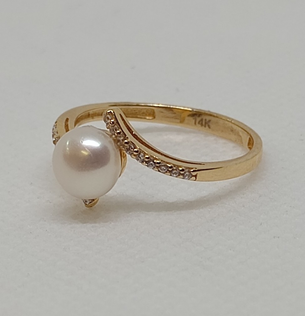 14k Solid Gold Pearl Ring