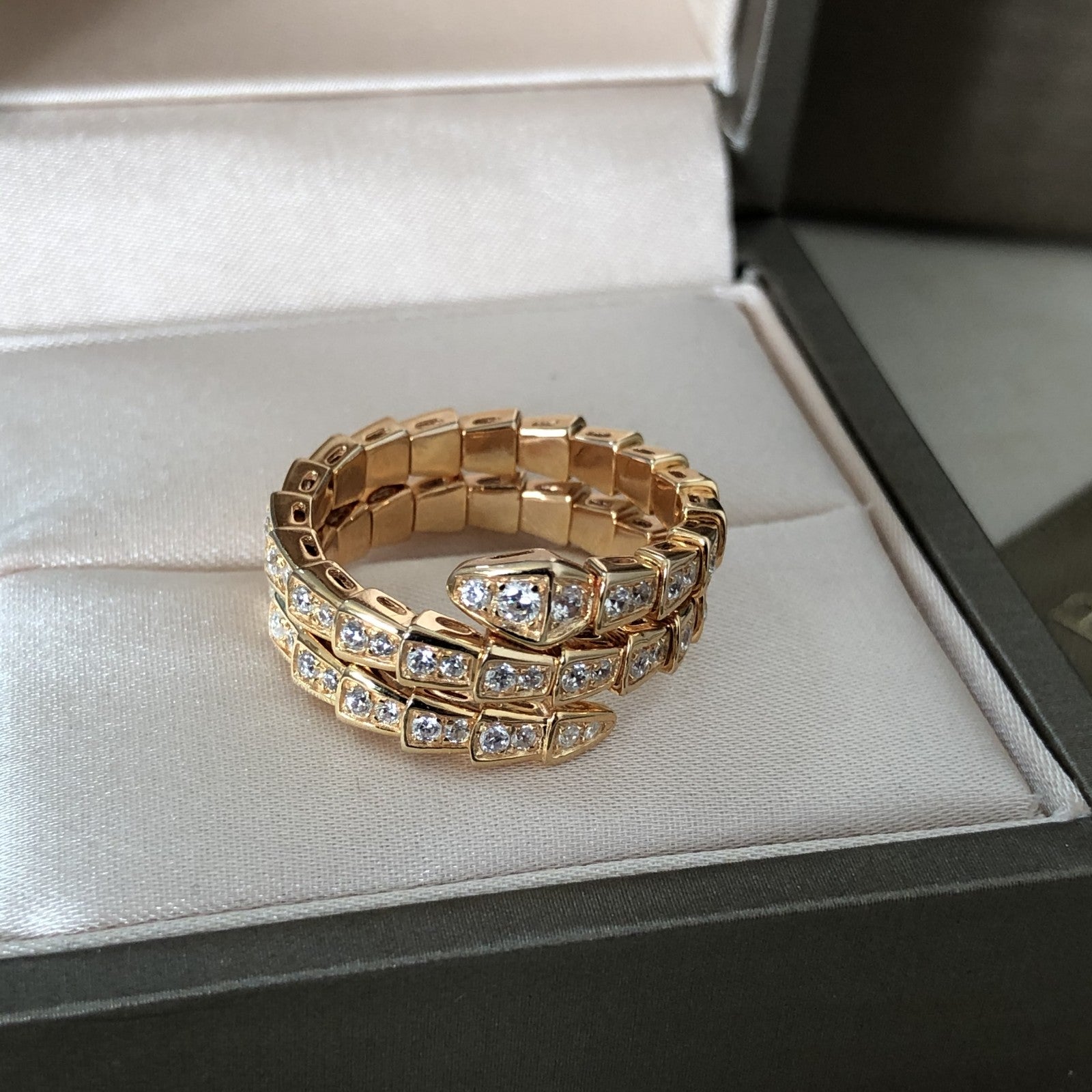 Serpenti Viper two-coil 18 kt rose gold ring, set with pavé diamonds Size 7