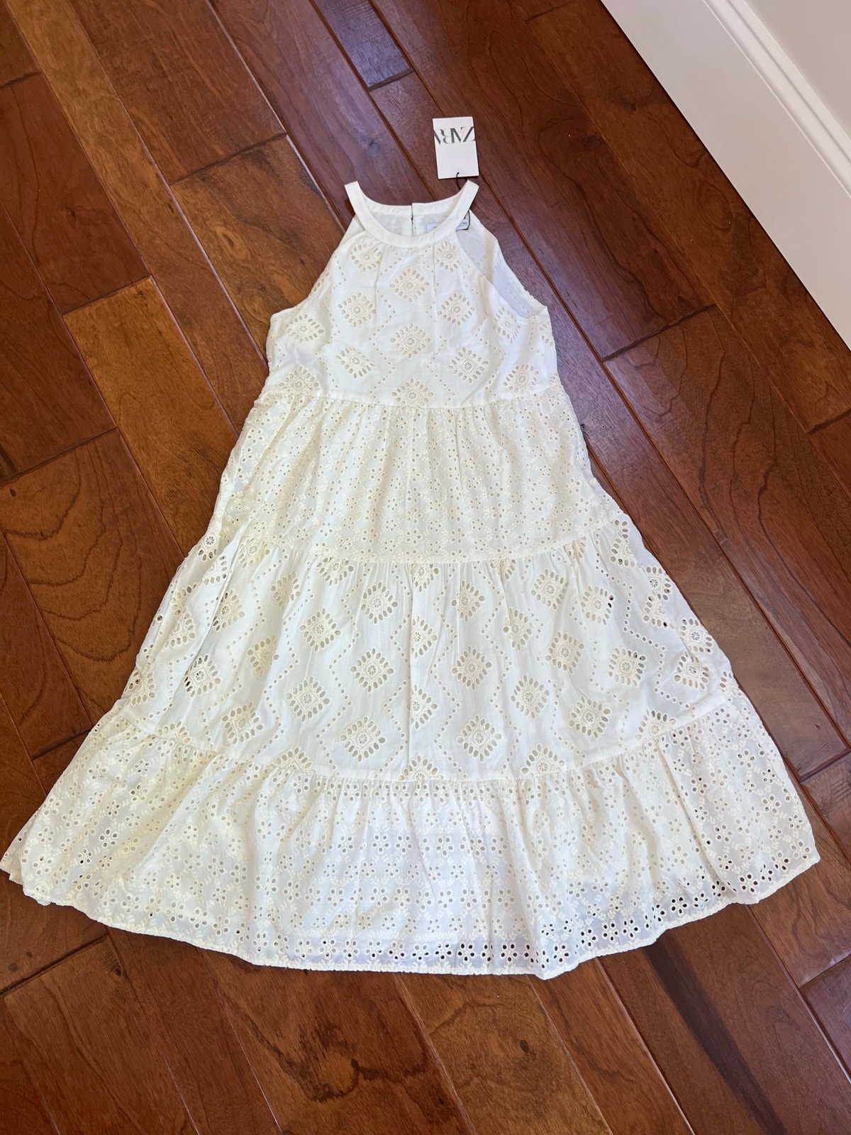 New Zara Beautiful Embroidery Dress
