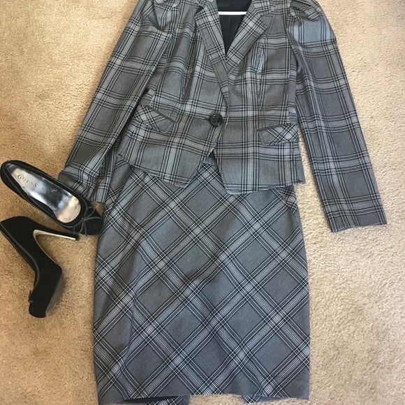 Gray High waisted pencil skirt with suit jacket