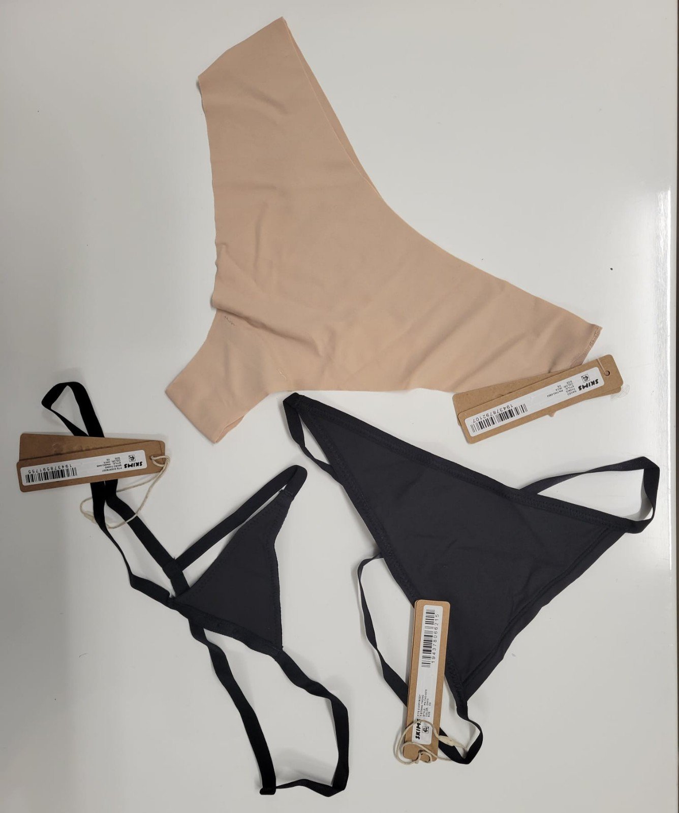(SKIMS)3 panties new with tag, Size:XS SKIMS-Style