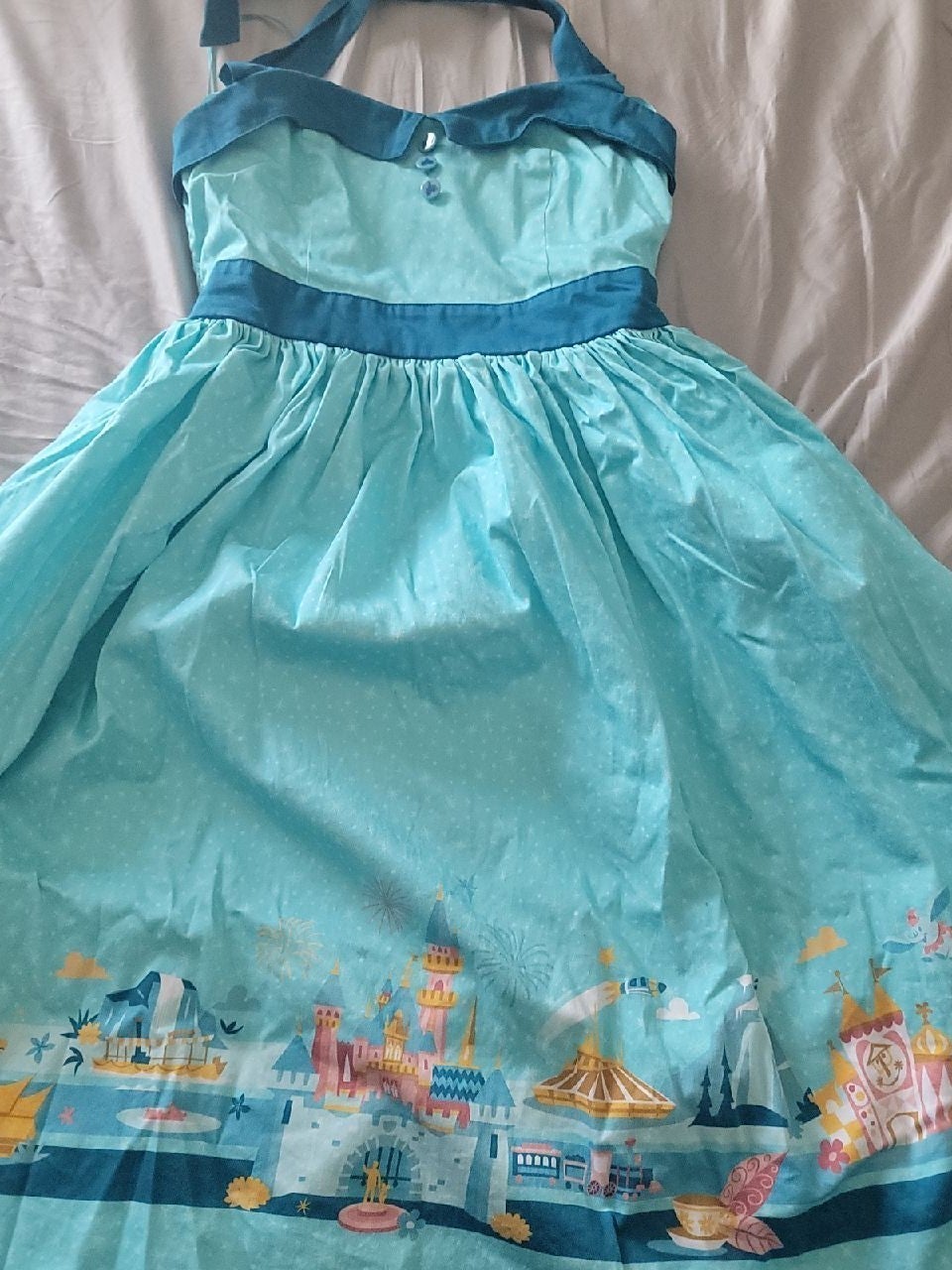Disneyland aqua dress shop attraction S