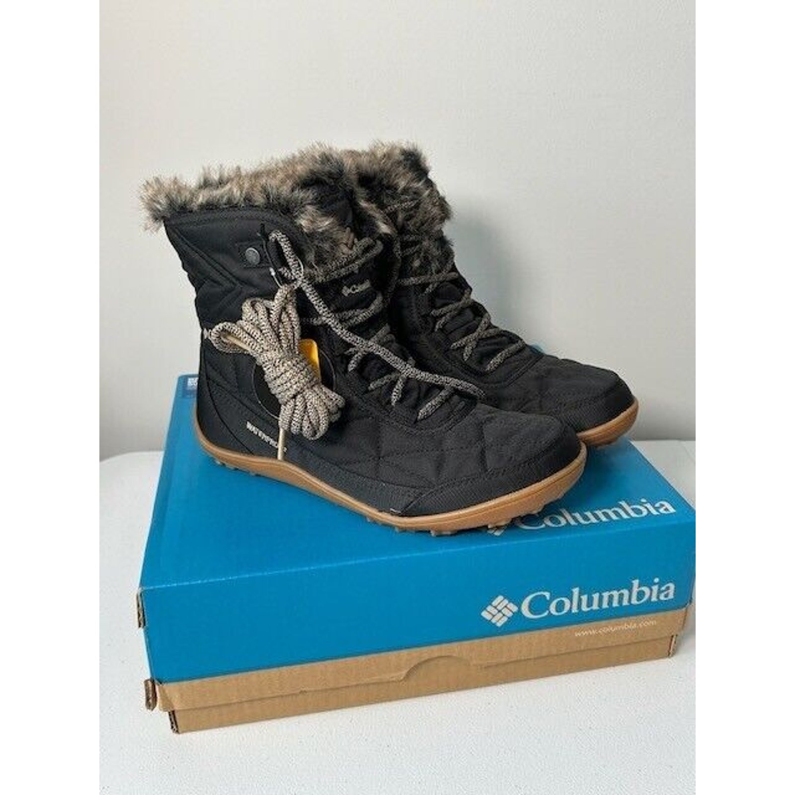 Columbia Mintx Shorty III Boots OmniHeat Waterproof Lightweight Black Size 9 NIB