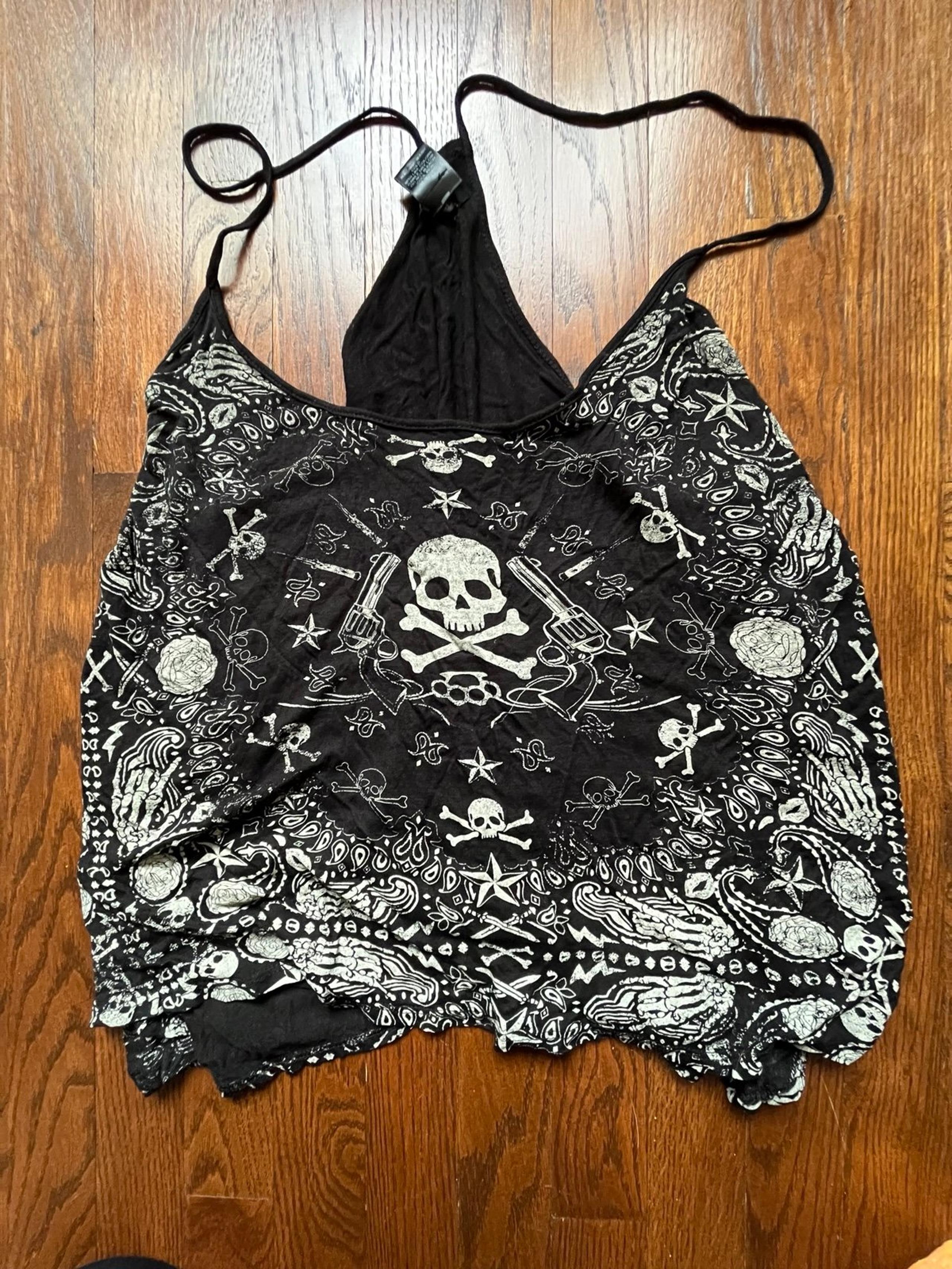 Hot Topic Women’s Black Skull and Revolvers String Tank Top