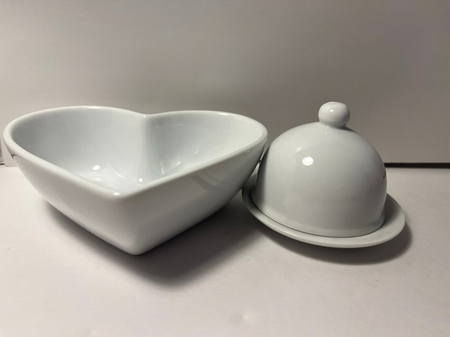 VINTAGE BIA WHITE MINI DISH CONTAINER WITH LID & HEART DISH