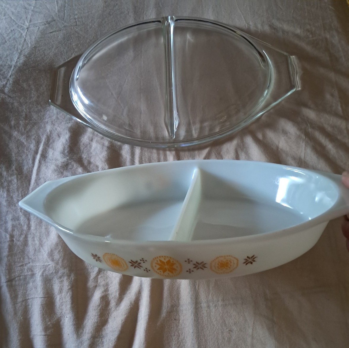 Vintage pyrex 1 1/2 quart double sided town & country serving dish w/ lid