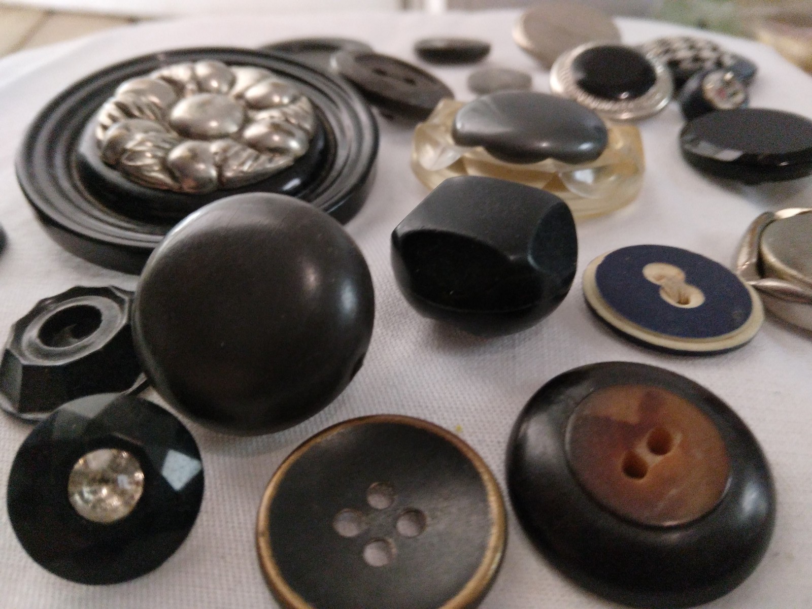 20 Antique & Vintage Buttons
