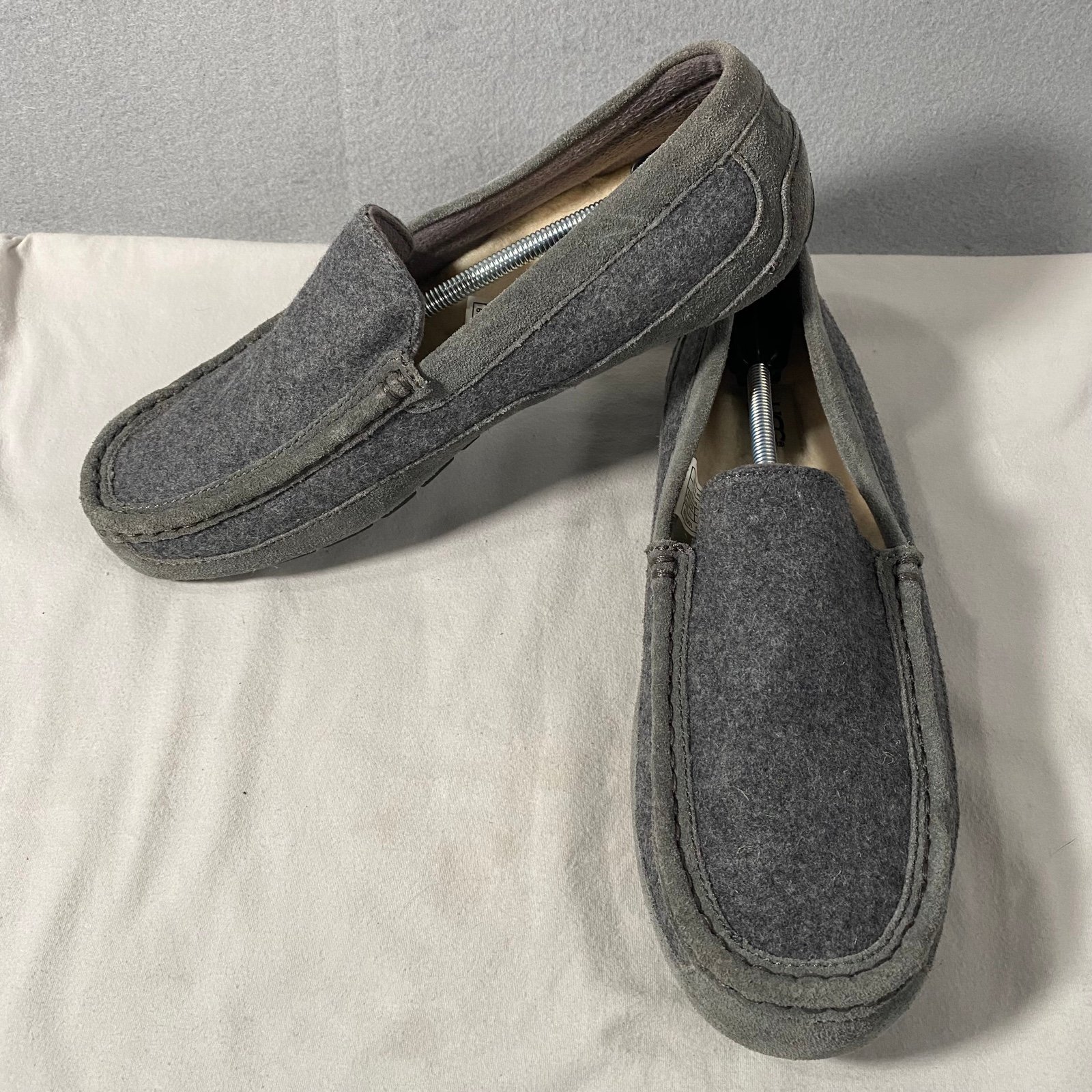 UGG Ascot Gray Suede Wool Lined Slip On Moccasin Shoes Slippers Men's Size 10
