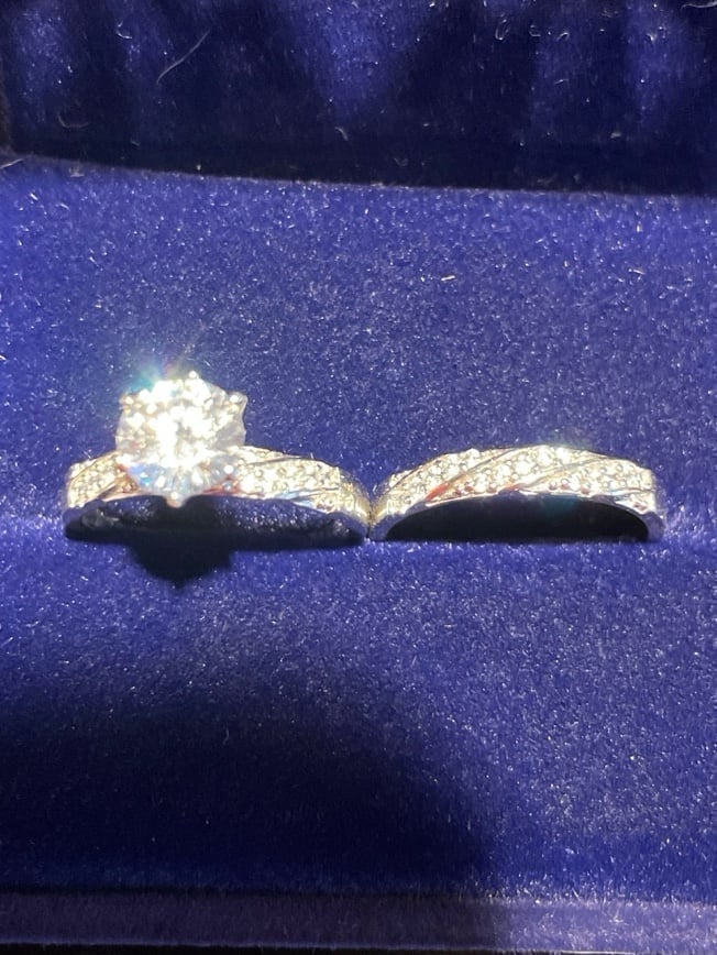 Wedding ring white solid gold