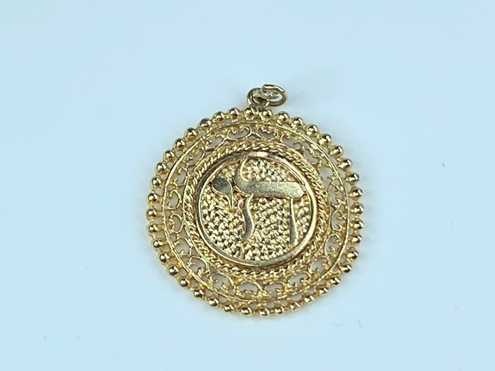 10K Solid WG Diamond Pendant In 14K Chai