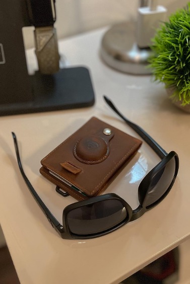 Genuine Leather Airtag Wallet | Credit Card Bifold Wallet for Apple Air Tag GPS