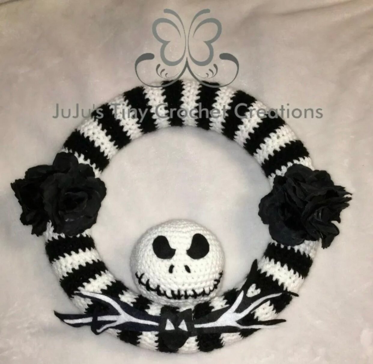 Black & White Skeleton Halloween Wreath