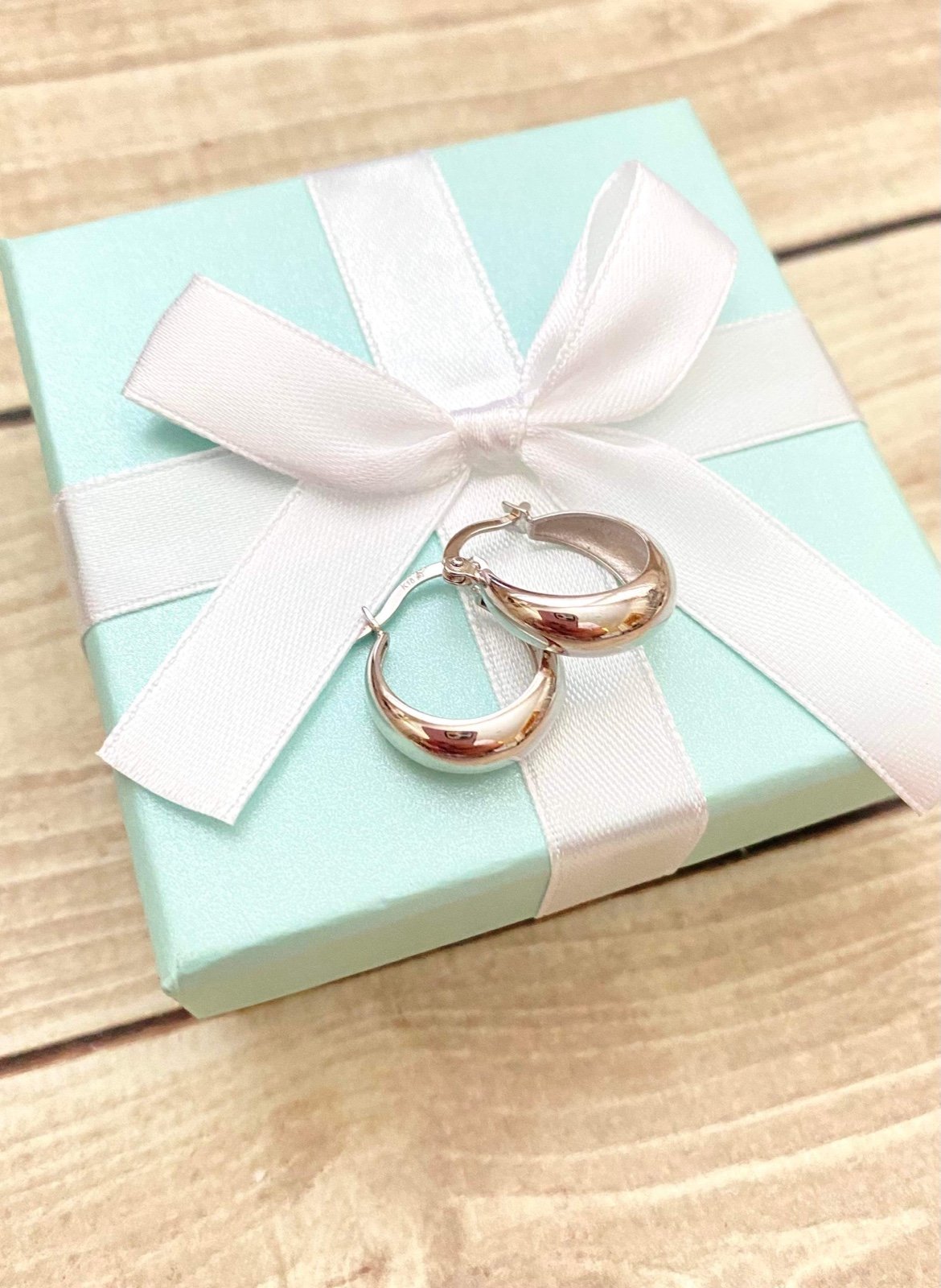 18K white gold hoop earrings